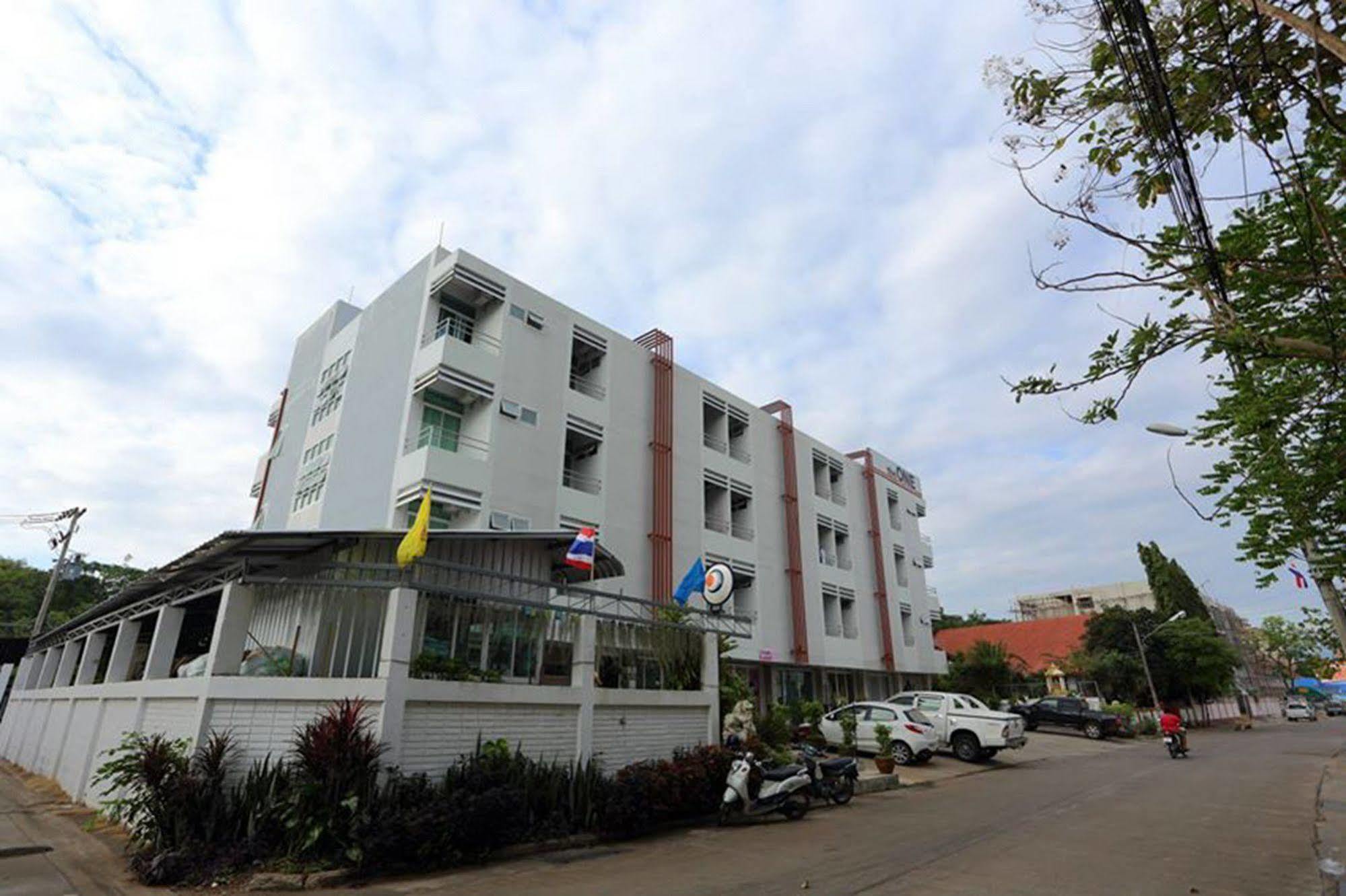 The One Phetchabun Aparthotel Exteriör bild