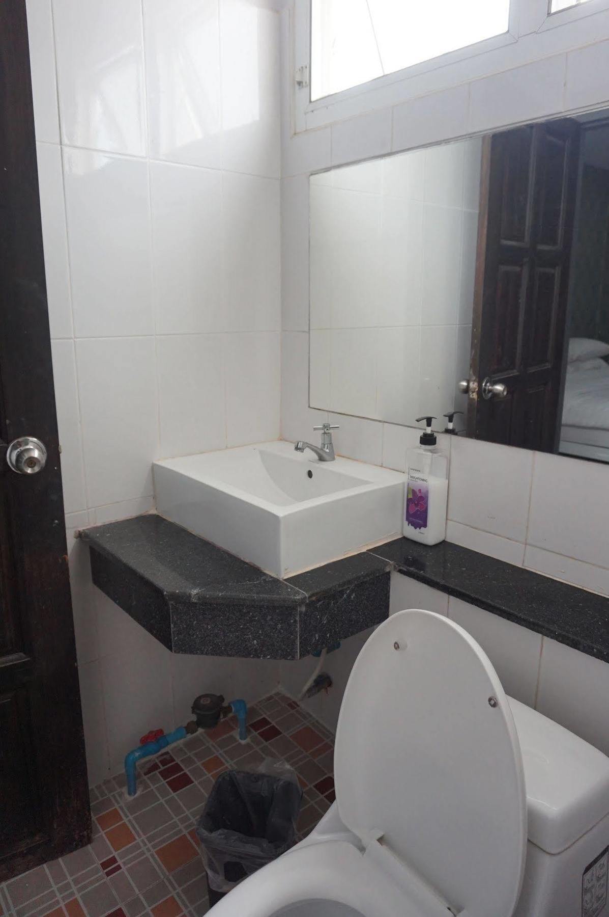 The One Phetchabun Aparthotel Exteriör bild